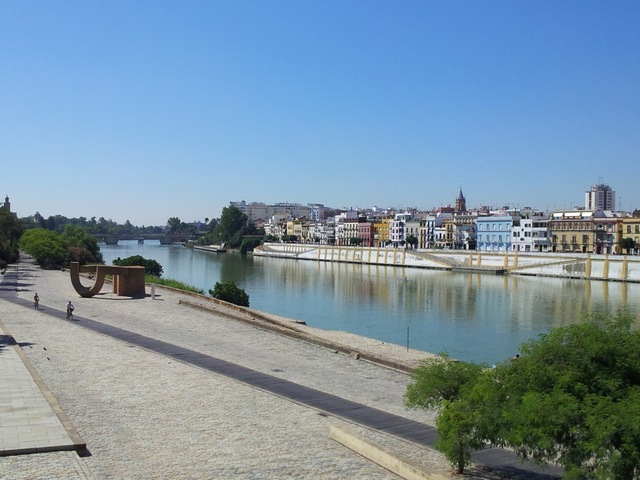 Barrio de Triana - 10 mejores cosas que hacer en Sevilla
