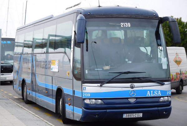 La opción más económica suele ser llegar a San Sebastián en autobús. Hay conexiones desde muchas ciudades de España y Europa. 