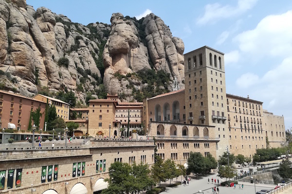 ¡Escápese de la ciudad y haga una excursión de un día a Montserrat durante sus 7 días en Barcelona!