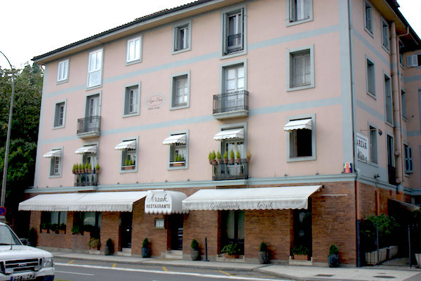 Arzak, uno de los restaurantes perfectos para comer solo en San Sebastián.