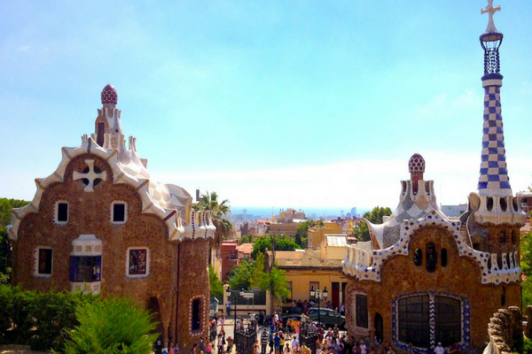 ¡Disfruta de la hermosa arquitectura de la ciudad cuando pases el día en Barcelona!