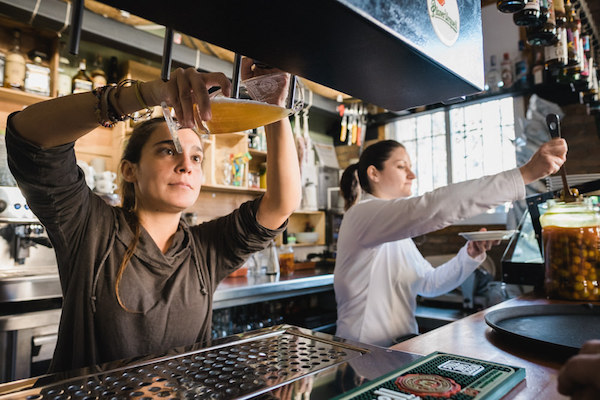 ¡Hay tantos buenos lugares para beber cerveza artesanal en San Sebastián!