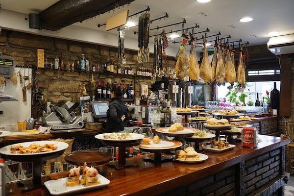 ¡Asegúrese de unirse a nosotros para un recorrido gastronómico durante sus 24 horas en San Sebastián!