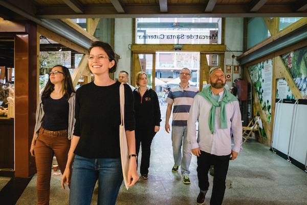 ¡Para una muestra real de la cultura local, visita un mercado durante tus 7 días en Barcelona!
