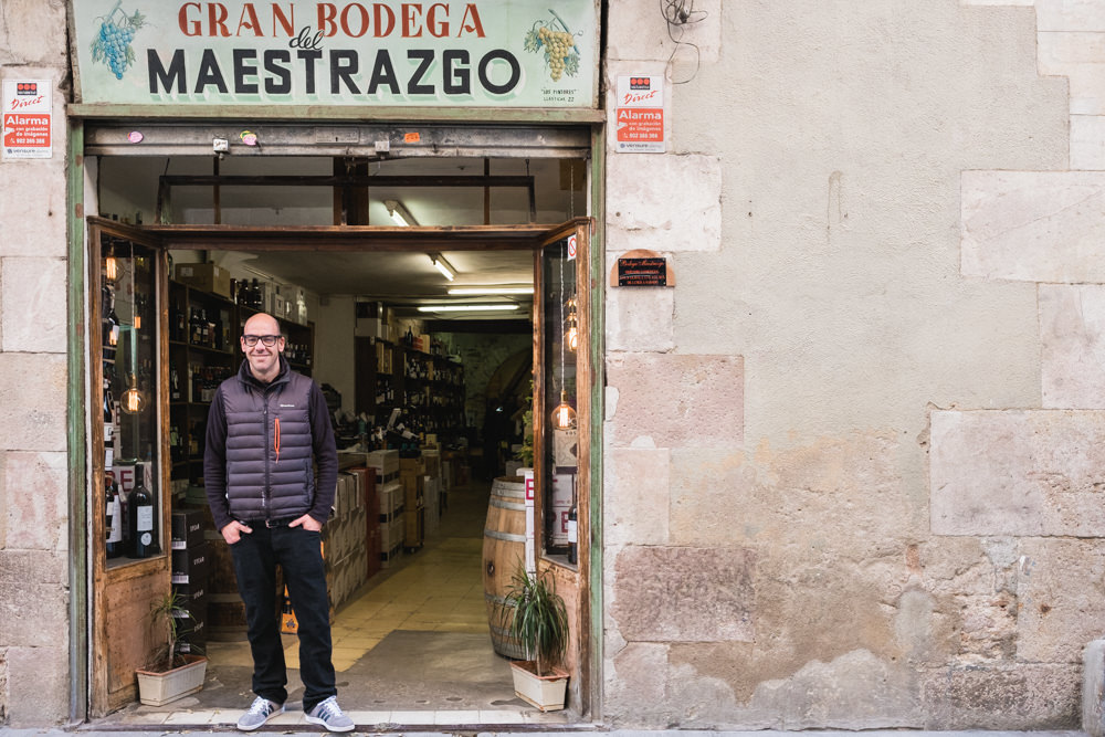 Esta es sin duda una de las mejores bodegas de Barcelona. Vinos increíbles, gran personal y sobre todo un ambiente inolvidable.