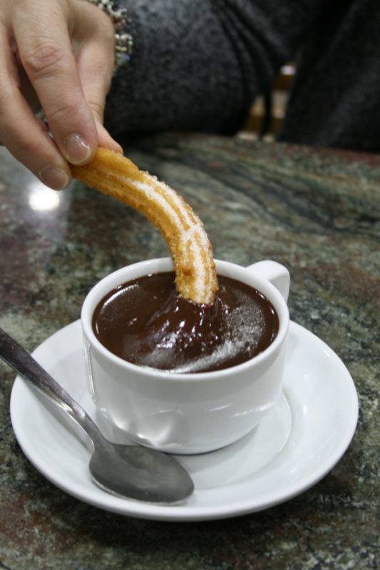 A la hora de desayunar en San Sebastián, ¡no pueden faltar los riquísimos churros de Santa Clara!