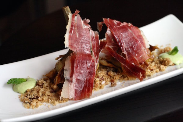 ¿Te estás preguntando dónde comer en Sevilla los lunes? ¡La Azotea tiene dos excelentes ubicaciones abiertas ese día!