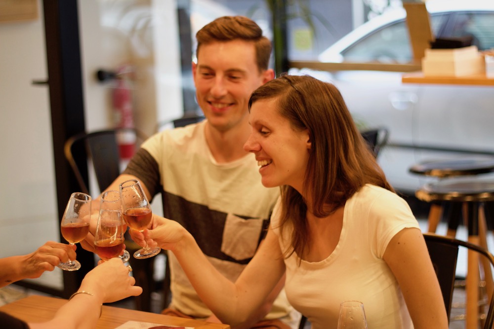 Lama La Uva tiene un sabor increíble, ¡una de las razones por las que es una de nuestras tiendas de vinos favoritas en Sevilla!
