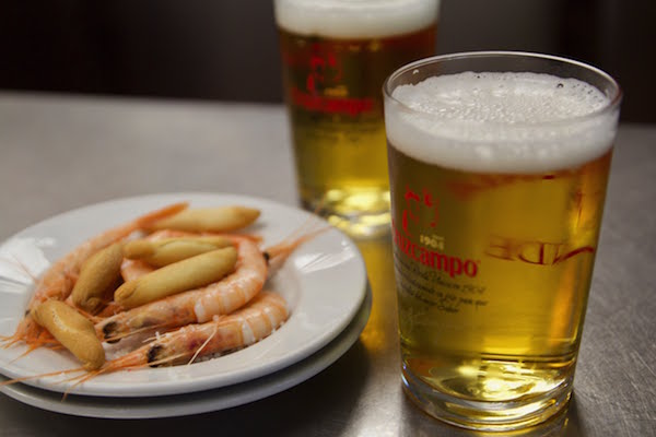 Si te preguntas dónde comer en Sevilla un lunes, echa un vistazo a las sencillas pero deliciosas Bodegas Dos de Mayo.