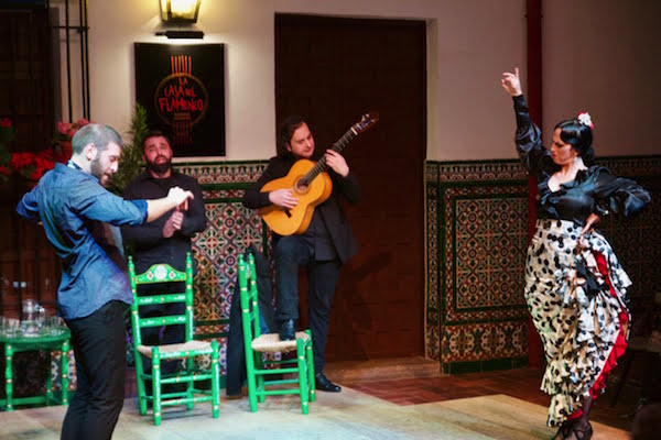 La Carbonería es un gran bar flamenco donde también se puede beber una de las mejores sangrías de Sevilla.