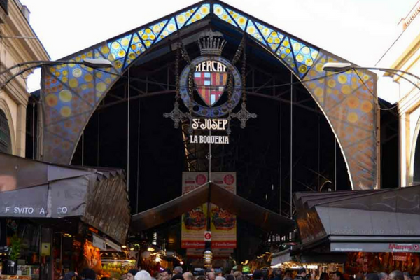 Uno de los mejores consejos de viaje para Barcelona es visitar el Mercado de La Boqueria en Barcelona.