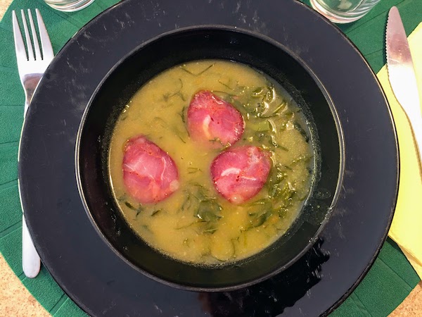 Un plato de caldo verde