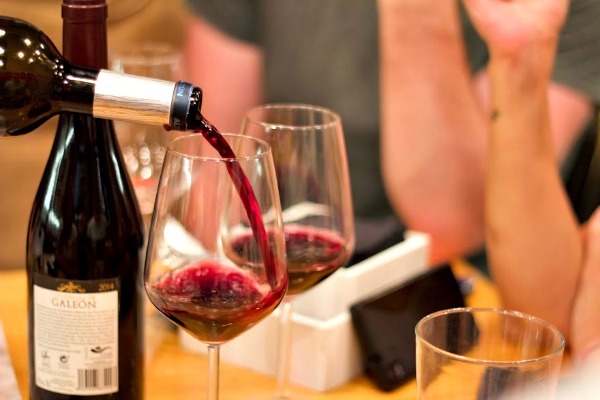 ¡Algunos de nuestros vinos catalanes favoritos incluyen excelentes tintos del Priorat!