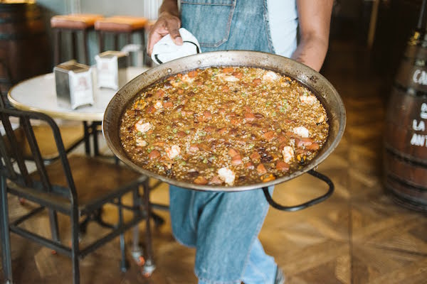 ¿No sabes dónde comer el día de Navidad en Barcelona? ¡Afortunadamente, uno de los mejores restaurantes de la ciudad, Botafumeiro, está abierto!