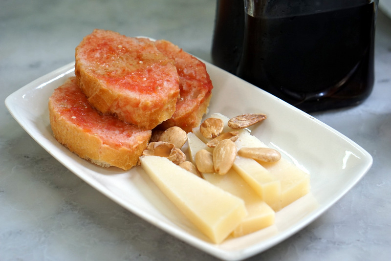 ¡Aprende a comer y pide tapas como un local en Barcelona con los consejos de nuestros expertos!