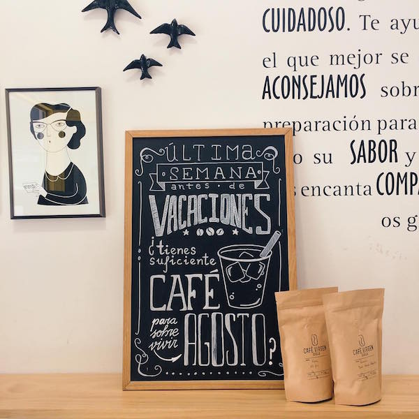 El café para llevar sigue siendo un concepto relativamente nuevo aquí en España, ¡pero Virgin Coffee Sevilla lo hace muy bien! Nos encanta su gran tienda y excelente café.