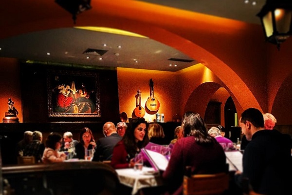 ¡O Faia es uno de los mejores restaurantes del Bairro Alto para escuchar fado en Lisboa!