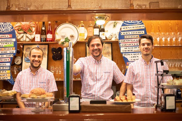 Equipo Bar Txepetxa en San Sebastián