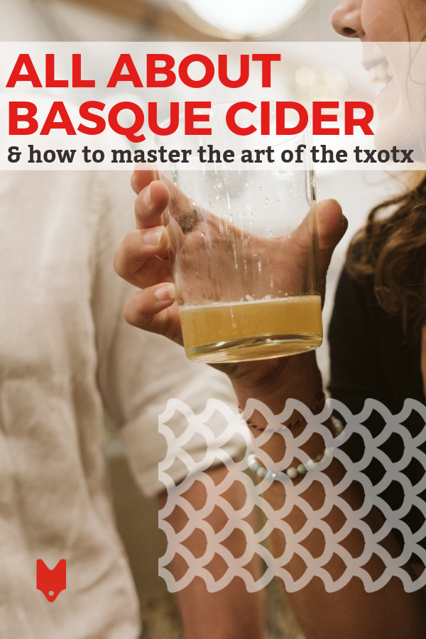 La sidra vasca es una de las bebidas más populares y famosas de San Sebastián. Aquí tienes todo lo que necesitas saber antes de unirte a tu primer txotx.