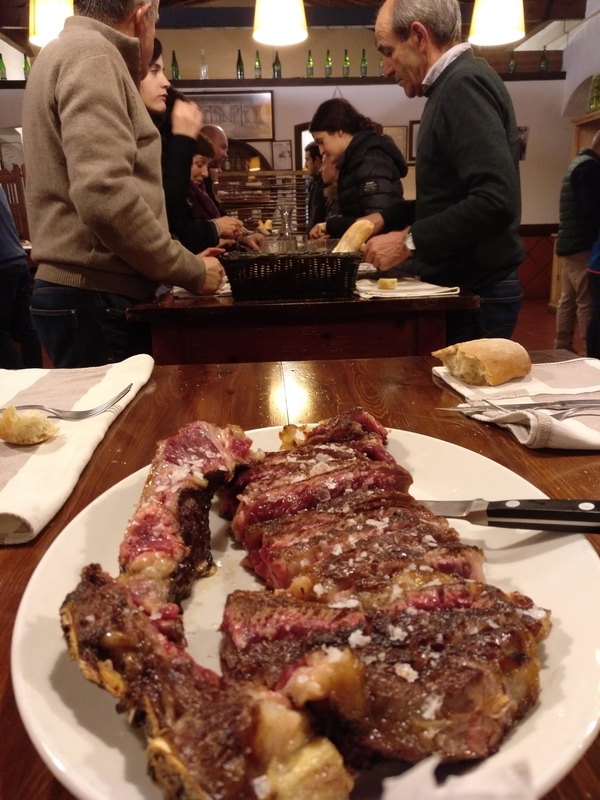 La txuleta es nuestro plato favorito de la comida. sidrería tradicional vasca!