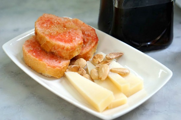 Nuestro tour de comida vegetariana en Barcelona incluye muchas opciones sin carne para que los huéspedes que no comen productos cárnicos puedan disfrutar de los mejores sabores de España.