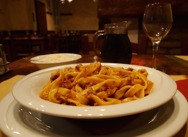 Tagliatelle al ragù se encuentra entre nuestras mejores opciones para la mejor pasta en Roma.