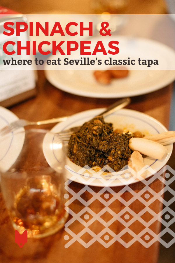¡Una de nuestras cosas favoritas para hacer en Sevilla es salir de tapas! En estos bares se sirven las mejores espinacas y garbanzos de Sevilla. ¿Tienes hambre? #España #Sevilla #tapas #bares #comida #foodie
