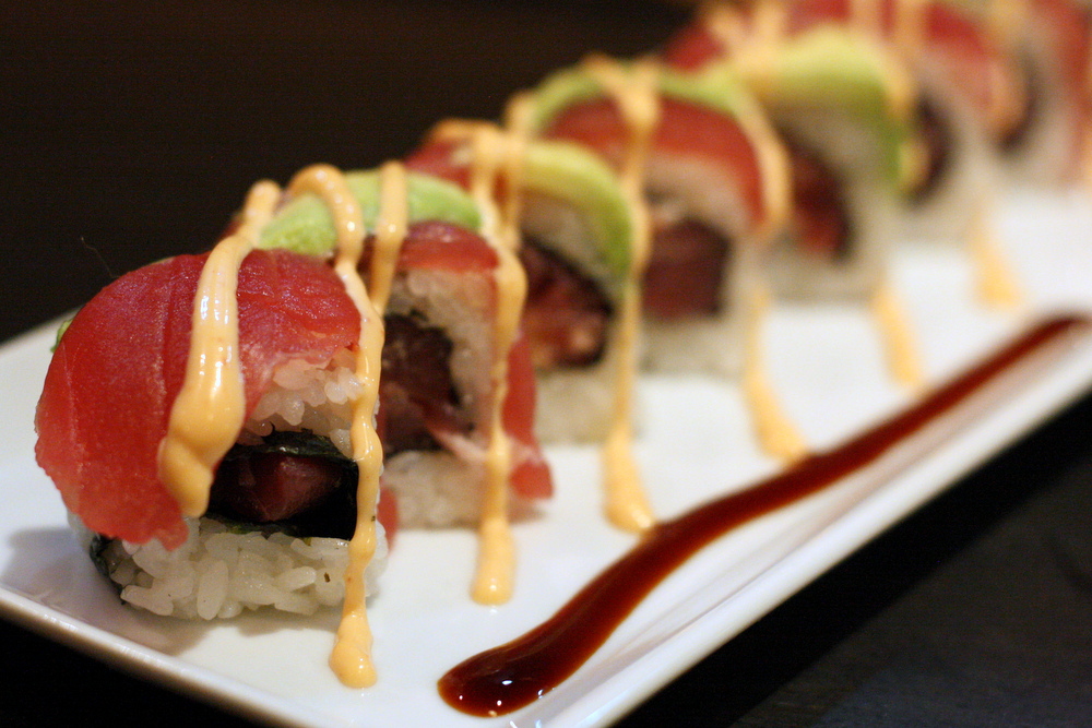 Si quieres probar algunos restaurantes de sushi en Barcelona, ¡no puedes perderte este delicioso rollo de atún picante en Wasabi!