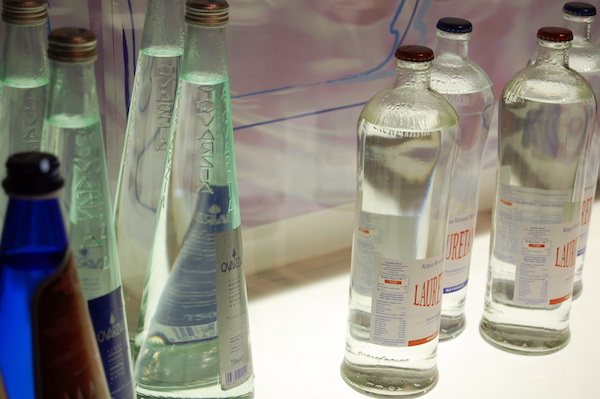 Botellas de agua de vidrio
