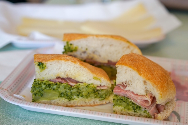 Una solución fácil si te preocupa comer solo en Roma: ¡consigue un bocadillo del mercado!