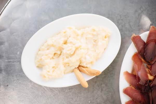 Ensaladilla rusa con camarones
