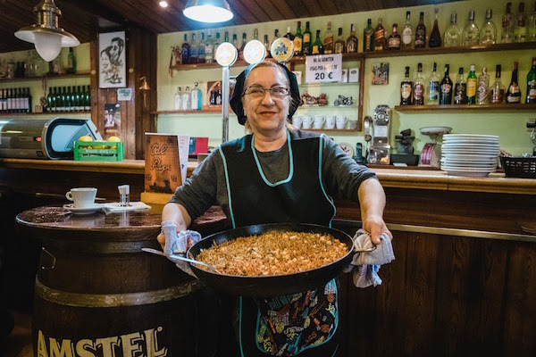La Latitud Perfecta en Barcelona. Ofrecemos varios tours de comida pescetariana y vegetariana en Barcelona que te ayudarán a descubrir la ciudad como un local.