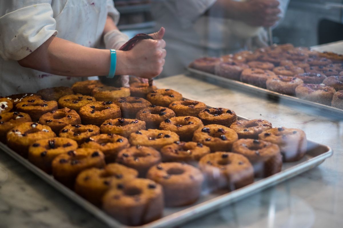 cronuts-en-una-bandeja
