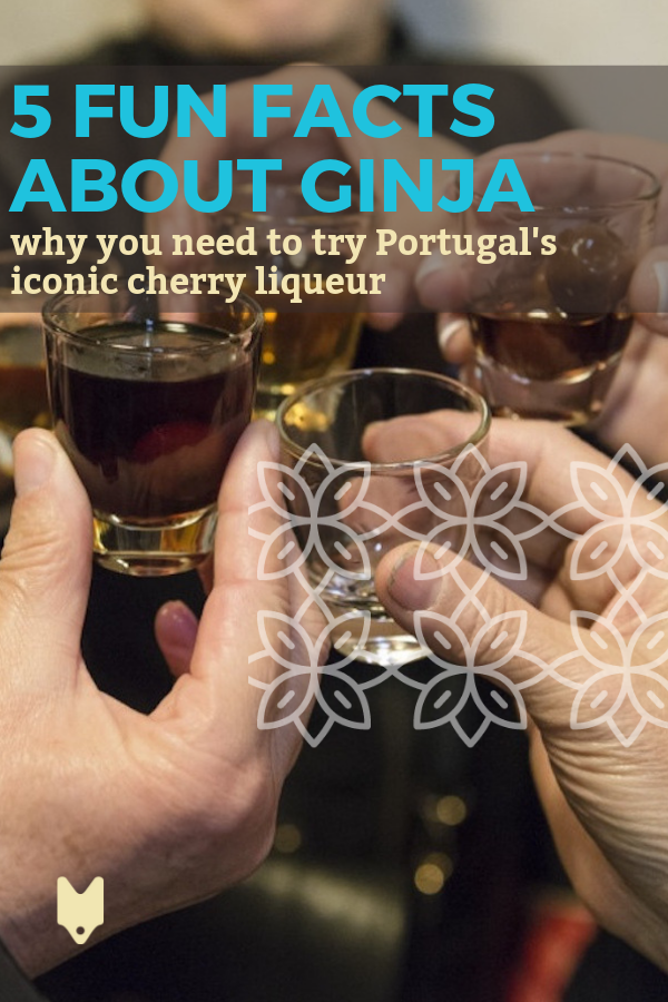 No puedes irte de Lisboa sin probar la ginja, el famoso licor de cereza de Portugal.