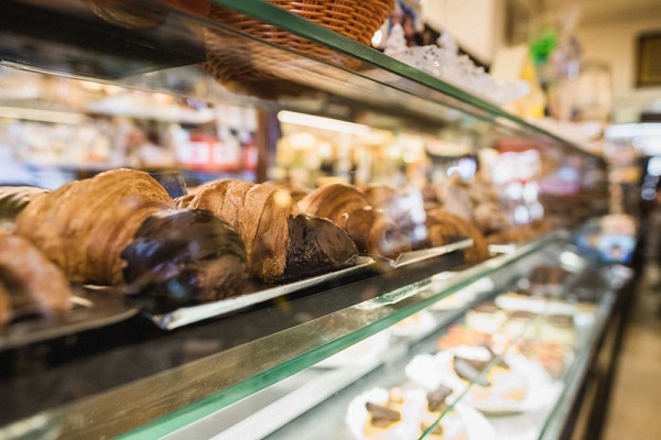 Si estás comiendo sin gluten en Madrid, la ciudad tiene muchas panaderías geniales como esta para visitar.