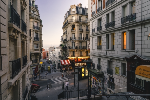 Esta hermosa carta de amor a París encarna todo lo que amamos de la ciudad, ¡y por qué estamos ansiosos por comenzar a explorarla pronto!