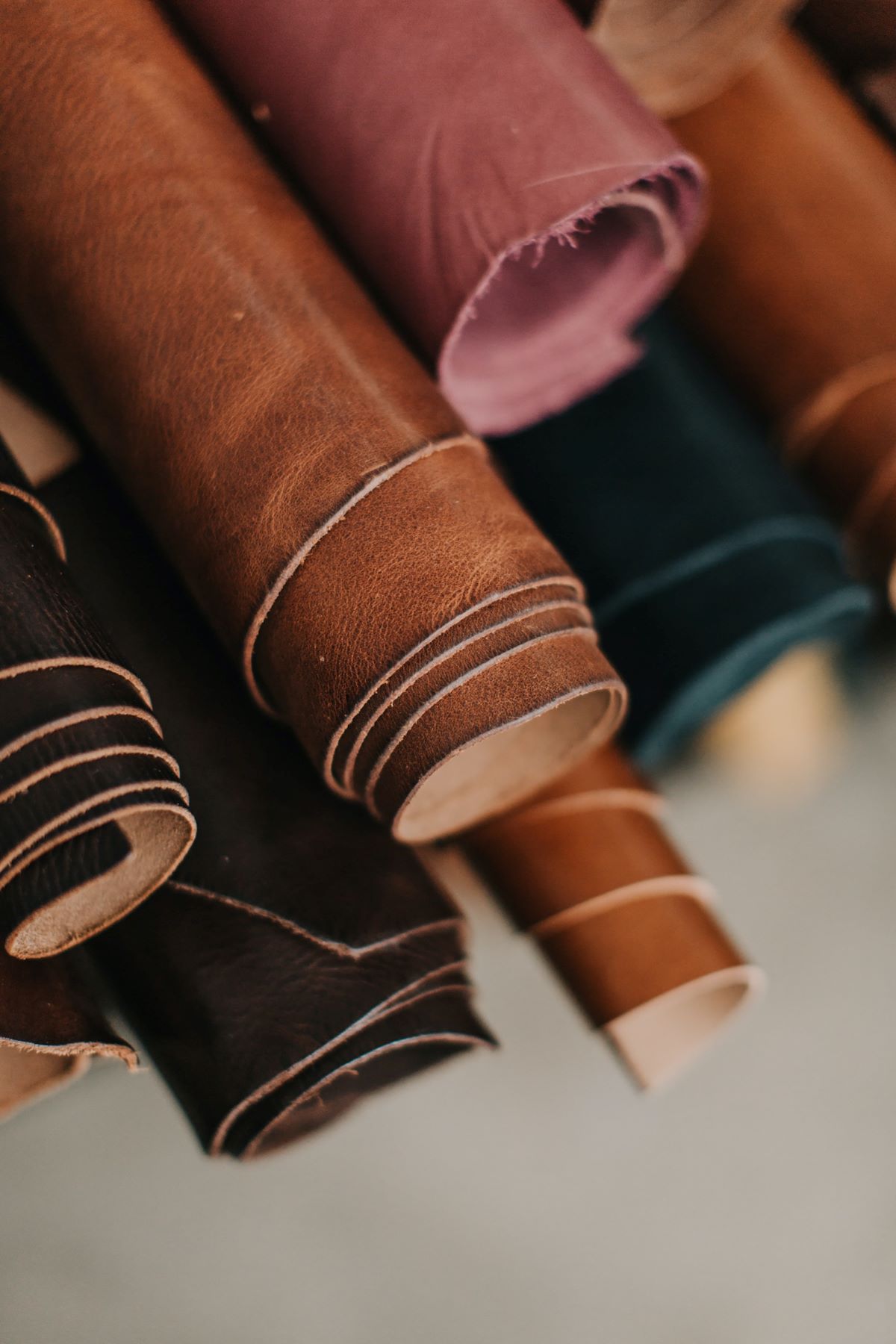 rollos-de-cuero-marron