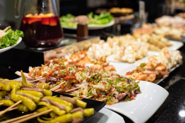 Pintxos encima de una barra