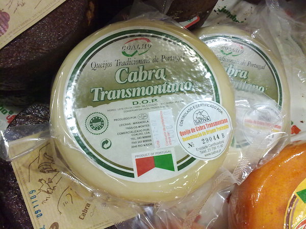Cuando se trata de queso portugués, la variedad de leche de cabra de Tras-os-Montes está entre las mejores.
