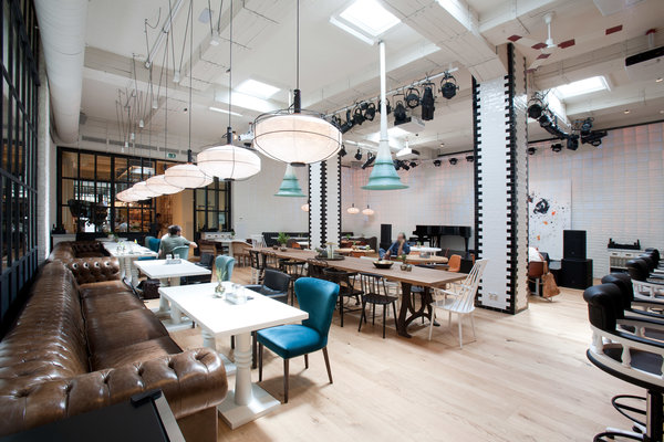 Interior del restaurante Arte y salón de té en Barcelona