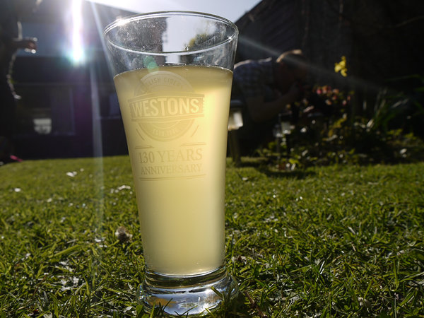 Vaso de sidra para chuparse los dedos