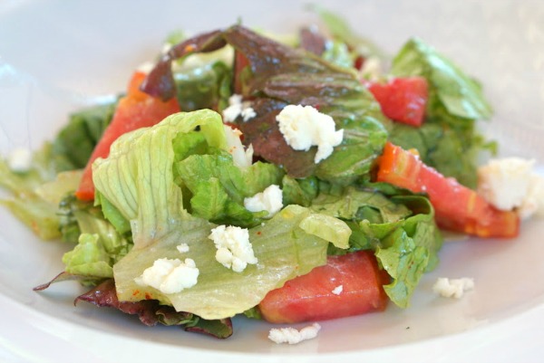 ¡Come tus vegetales! Las ensaladas elaboradas con productos de la tierra son una forma deliciosa de comer sin gluten en Barcelona.