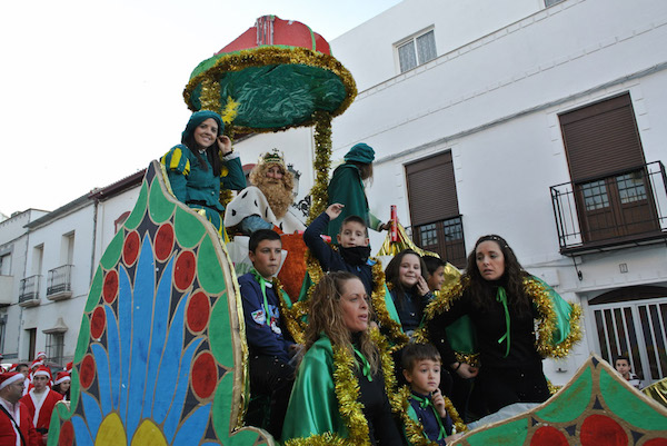 Una de las cosas clásicas que hacer en Sevilla en enero es ver la Cabalgata de los Reyes Magos. ¡Nos encantan las carrozas caprichosas!