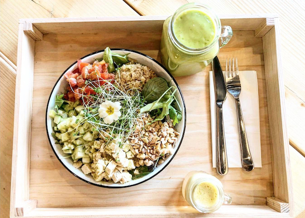 Con platos brillantes y hermosos y el compromiso de ayudar a los huéspedes a comer bien, Eight es fácilmente uno de nuestros mejores lugares para comer comida vegetariana en Lisboa.
