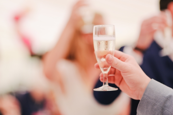 ¿Qué es Prosecco? Es un vino espumoso asequible y delicioso que hace que el champán más conocido corra por su dinero.