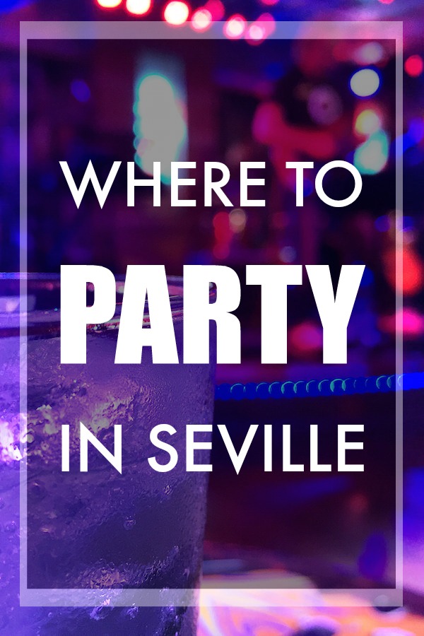 Tenemos que reconocer que cuando llega la noche del viernes, nada mejor que salir de fiesta con los amigos. Sin embargo, la vida nocturna de Sevilla ciertamente no es para los débiles de corazón, con fiestas dedicadas a bailar hasta tan tarde (o tan temprano) como las 6 o 7 de la mañana. Con clubes para aquellos con energía infinita, bares nocturnos donde el boogie es opcional y terrazas al aire libre para disfrutar del aire de verano, ¡hay algo para todos! ¡Sigue leyendo para saber dónde ir de fiesta en Sevilla y asegúrate de encontrar la mejor zona de fiesta para ti!